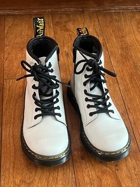 Kids Dr, Martens - white - size 1 - like new
